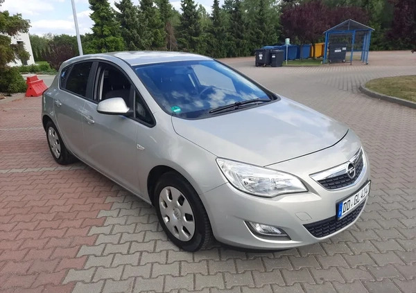 Opel Astra cena 20900 przebieg: 127000, rok produkcji 2010 z Kołobrzeg małe 326